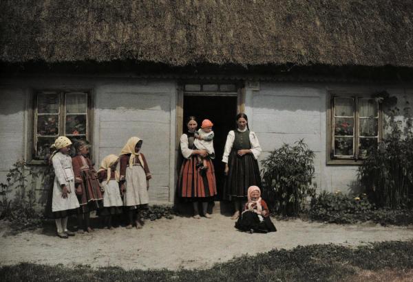 Przenieś się do lat 30. XX wieku dzięki tym oszałamiającym kolorowym fotografiom ukazującym codzienność w Polsce. -cb