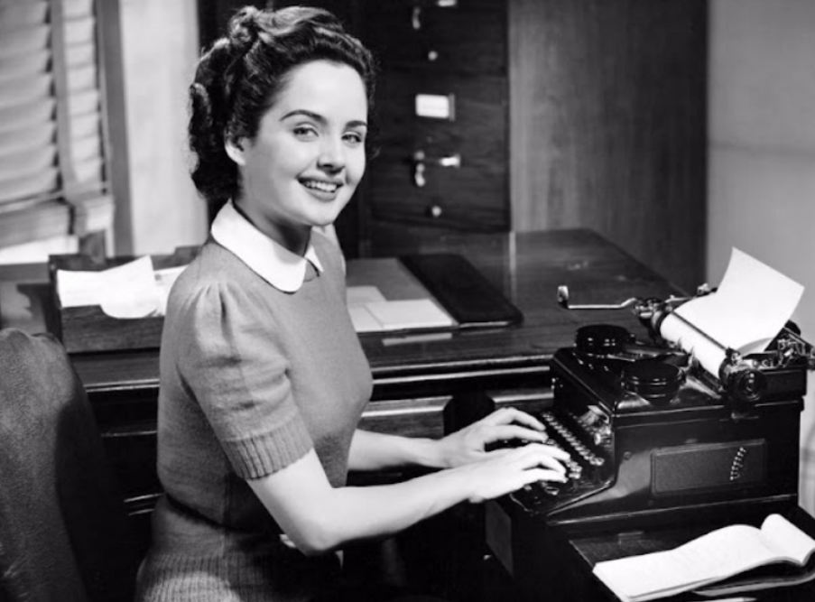Avant l’Ordinateur : Découvrez Comment les Machines à Écrire Ont Façonné le Travail des Dernières Décennies.sn