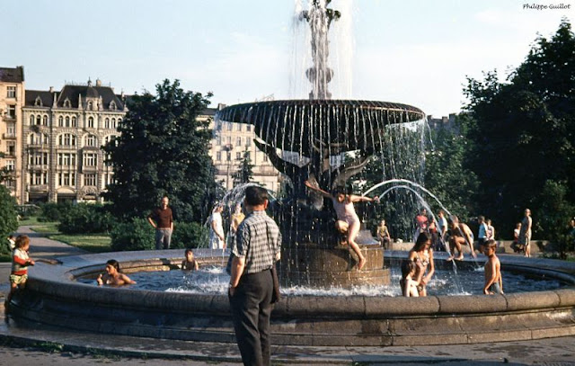 Zanurz się w przeszłości dzięki tym 44 fascynującym zdjęciom dokumentującym Polskę z 1970 roku. -cb