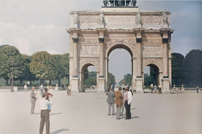 Les Scènes de Rue de Paris au Début des Années 1970 : 41 Photos Couleur à Ne Pas Manquer.sn
