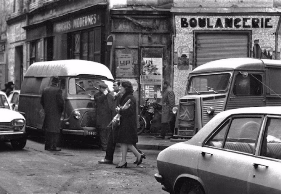 Découvrez le charme unique de Paris dans les années 1970 vu à travers l’objectif du photographe Dave Glass.sn