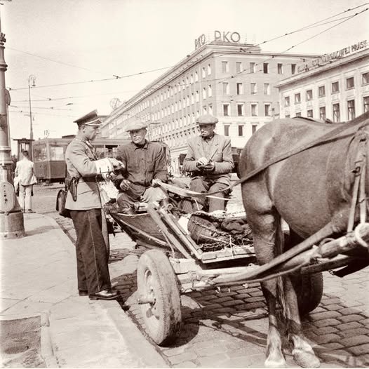 Warszawa dawnych lat – kiedy dorożki rządziły ulicami